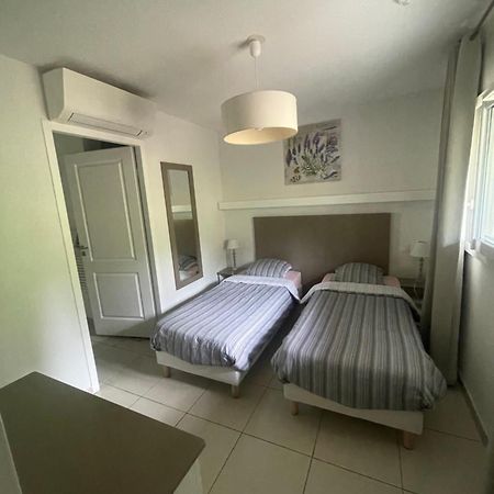 Meuble 6 Personnes Apartment Remoulins Bagian luar foto