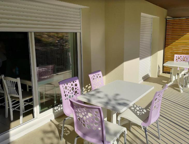 Meuble 6 Personnes Apartment Remoulins Bagian luar foto