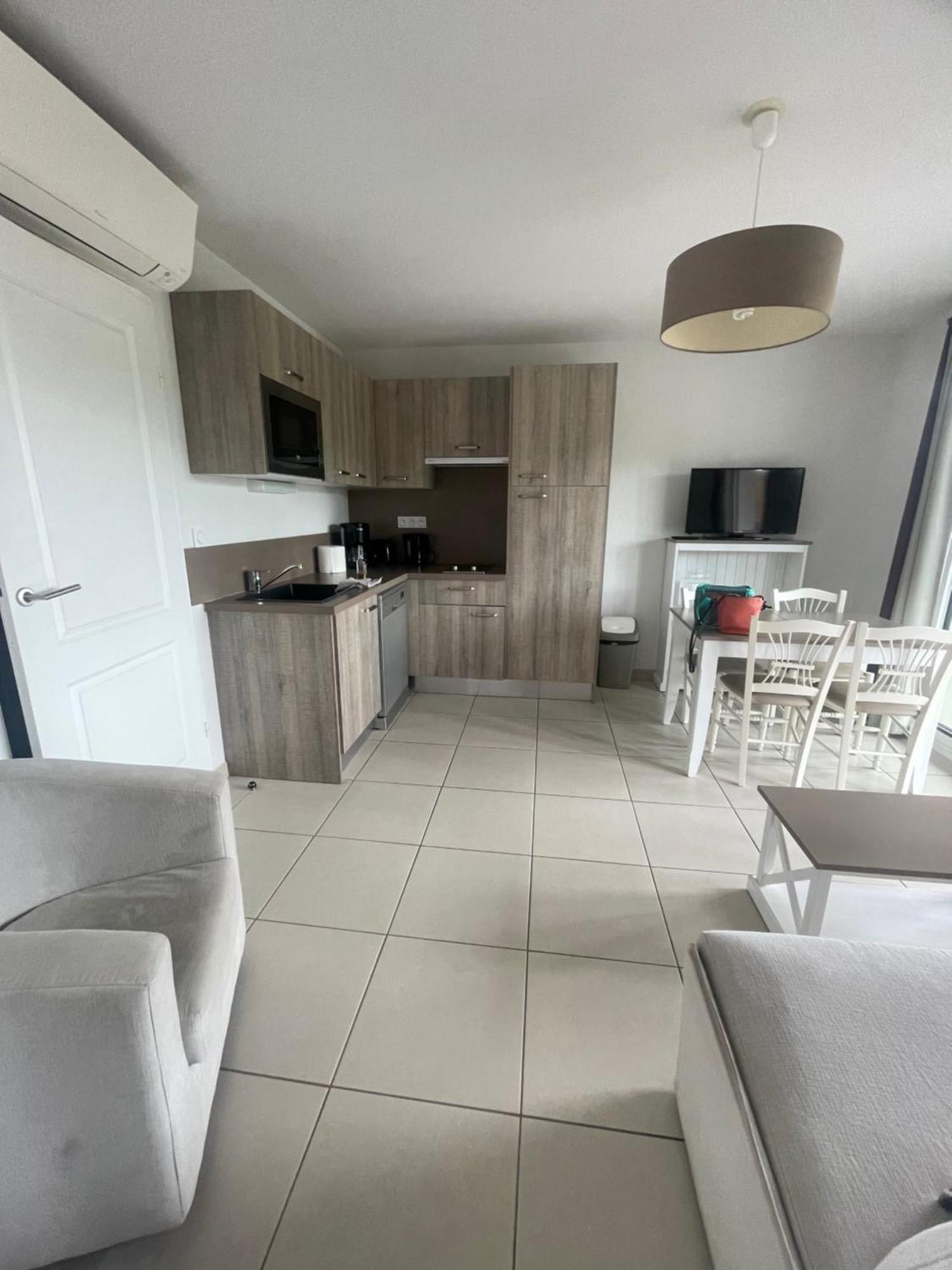 Meuble 6 Personnes Apartment Remoulins Bagian luar foto