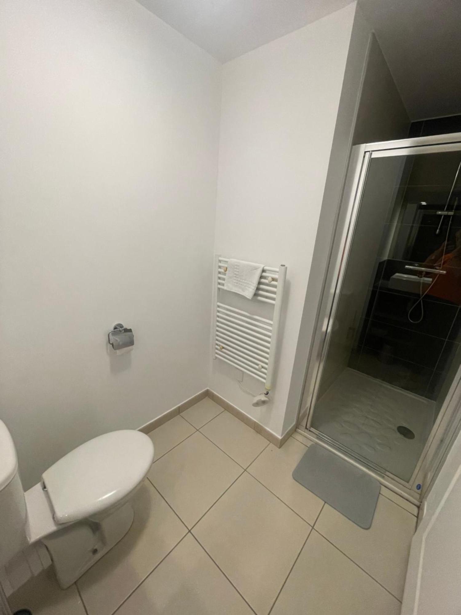 Meuble 6 Personnes Apartment Remoulins Bagian luar foto