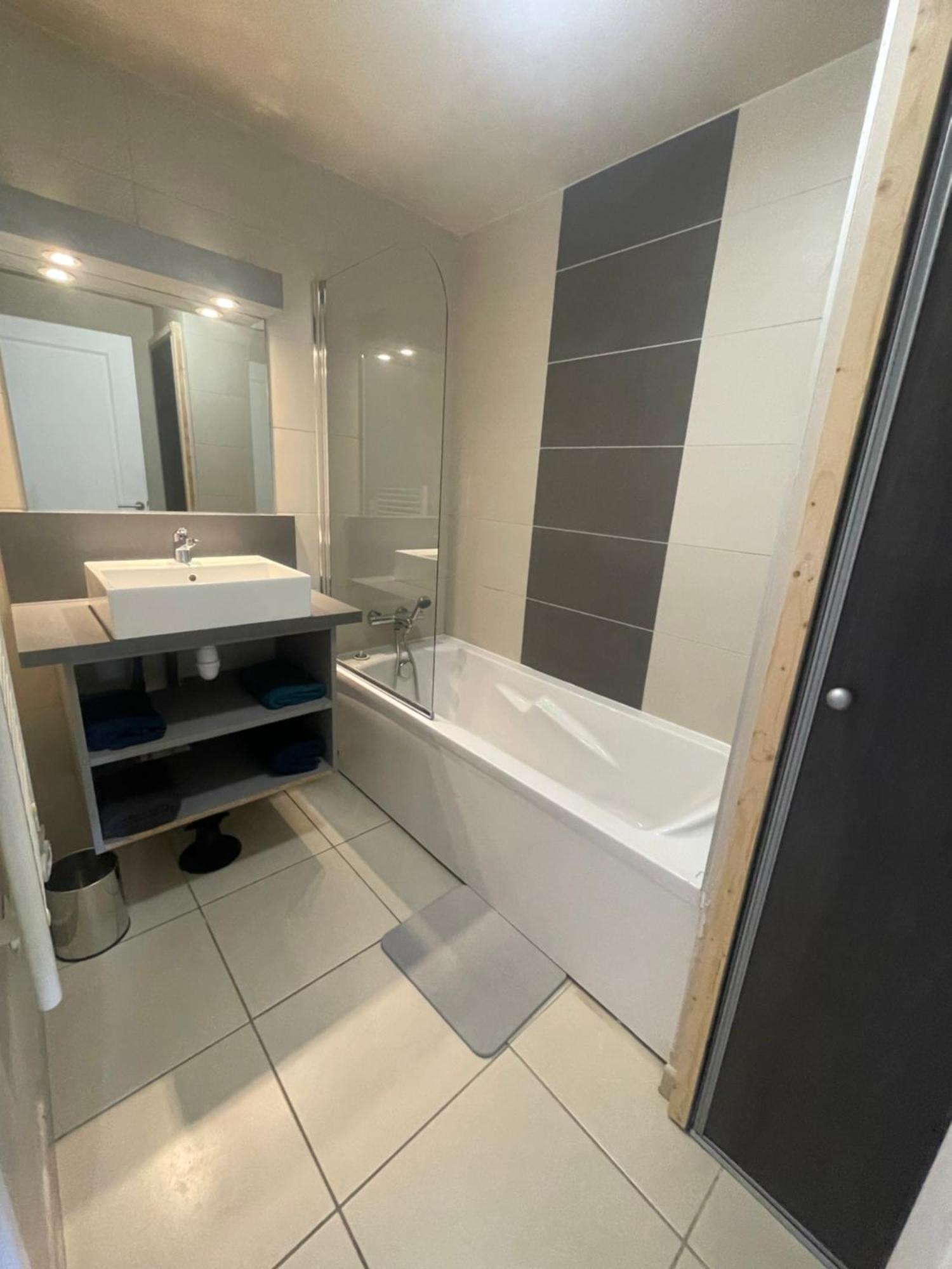 Meuble 6 Personnes Apartment Remoulins Bagian luar foto